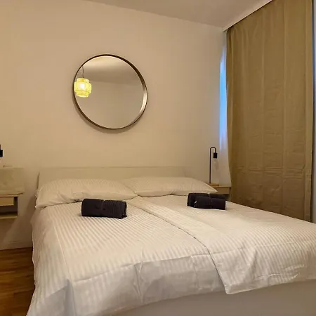 100 M2 Mit Balkon Und Parkplatz