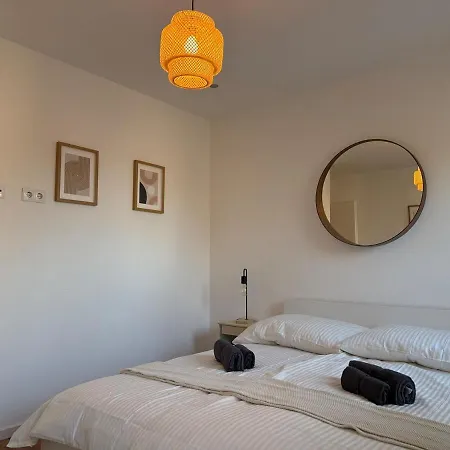 Διαμέρισμα 100 M2 Mit Balkon Und Parkplatz *