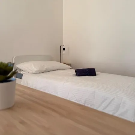 Διαμέρισμα 100 M2 Mit Balkon Und Parkplatz