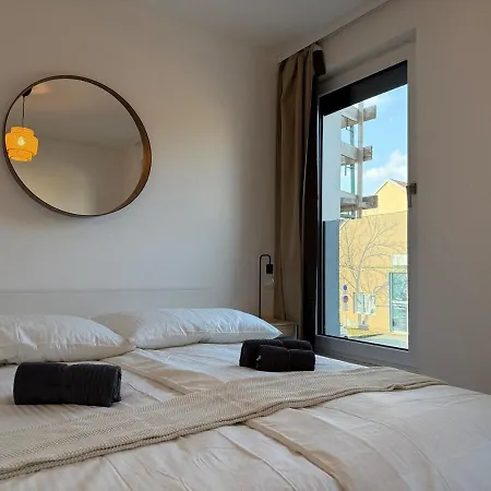 100 M2 Mit Balkon Und Parkplatz