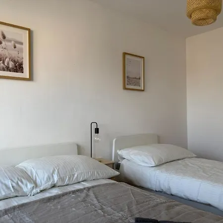 100 M2 Mit Balkon Und Parkplatz