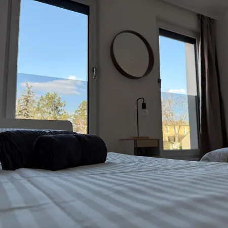 Διαμέρισμα 100 M2 Mit Balkon Und Parkplatz *