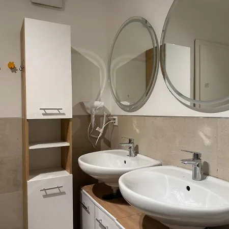 100 M2 Mit Balkon Und Parkplatz *