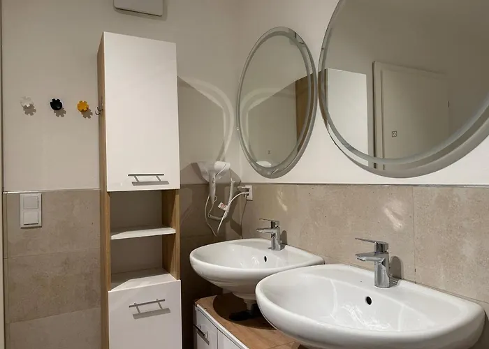 100 M2 Mit Balkon Und Parkplatz * 维也纳附近格拉斯多夫