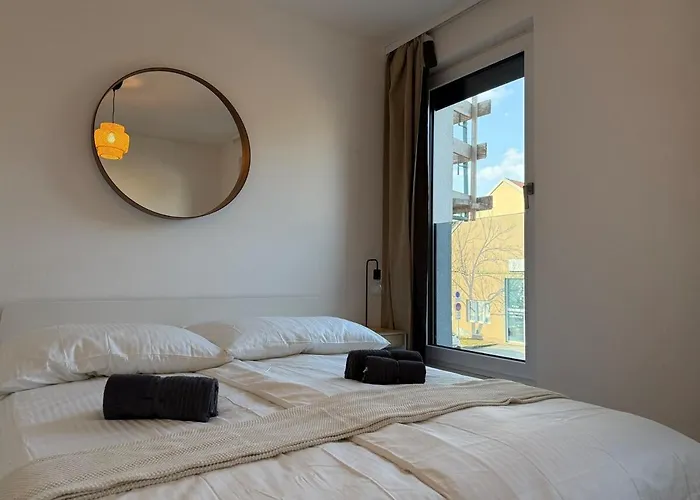 100 M2 Mit Balkon Und Parkplatz