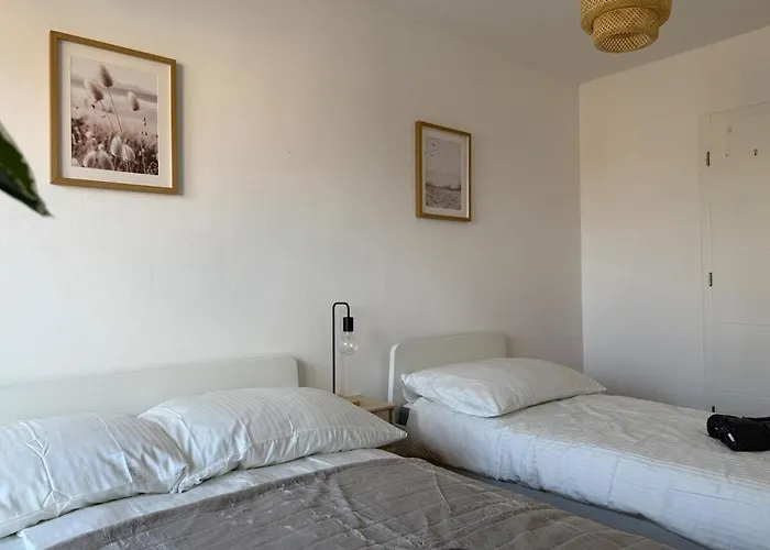 100 M2 Mit Balkon Und Parkplatz