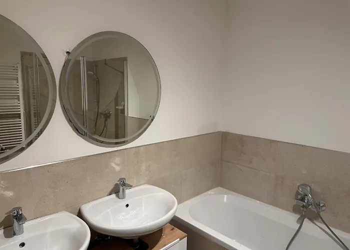 公寓 100 M2 Mit Balkon Und Parkplatz 维也纳附近格拉斯多夫